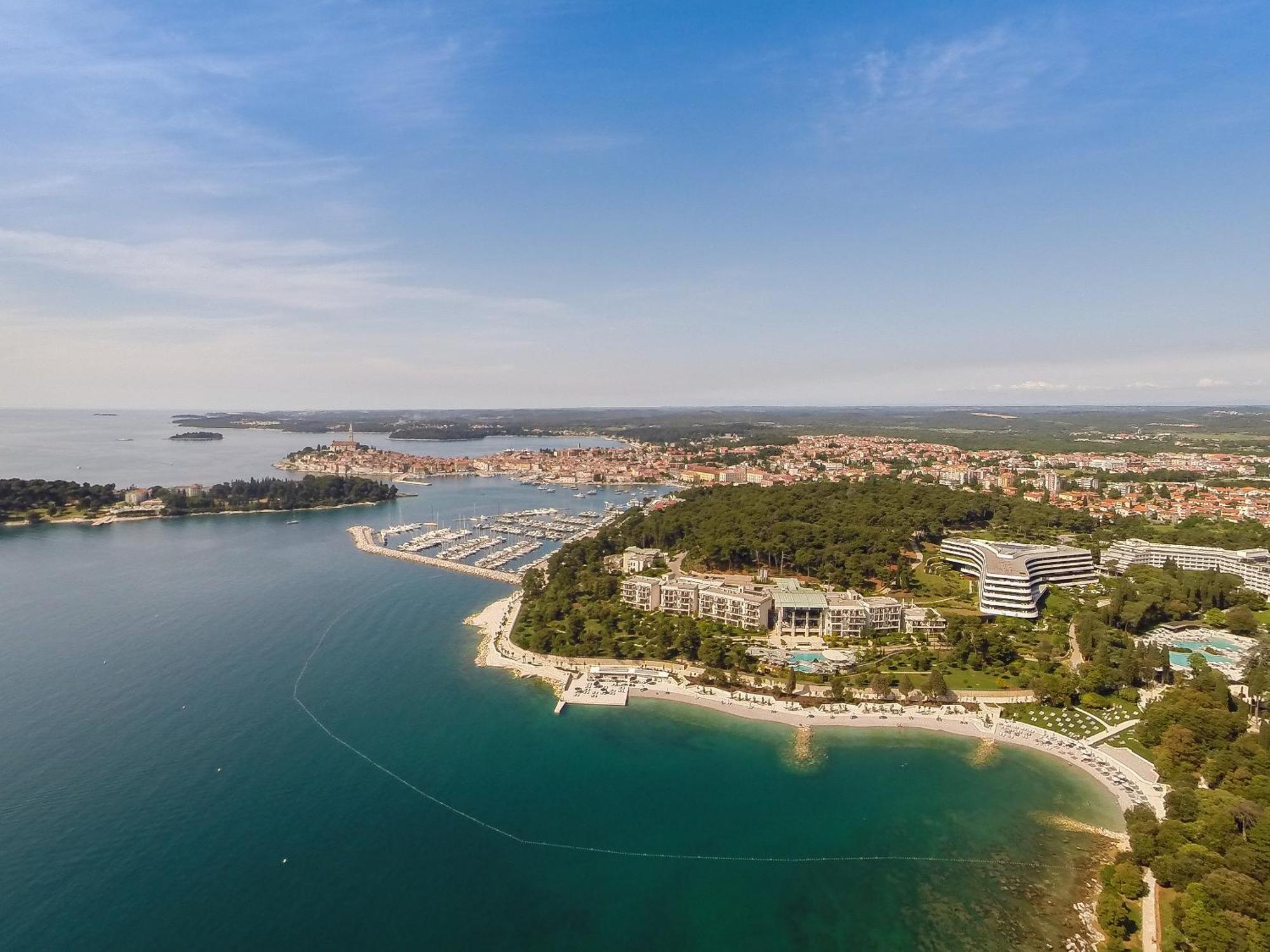 Lone Hotel By Maistra Collection Rovinj Luaran gambar Aerial view of the town