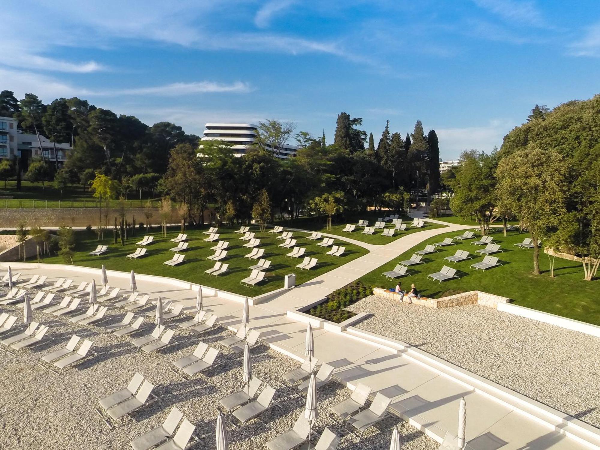 Lone Hotel By Maistra Collection Rovinj Luaran gambar The beach at the hotel